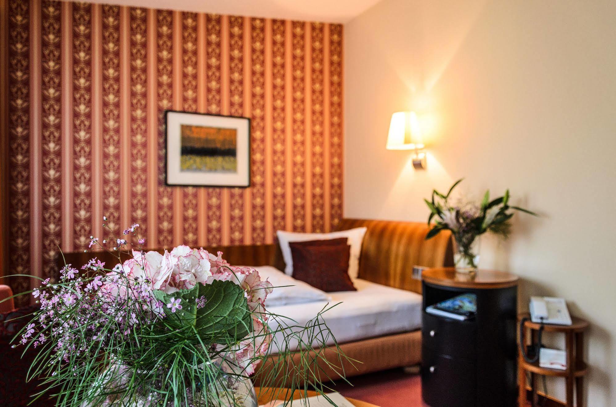 Akzent Hotel Goldner Hirsch Kamenec Exteriér fotografie